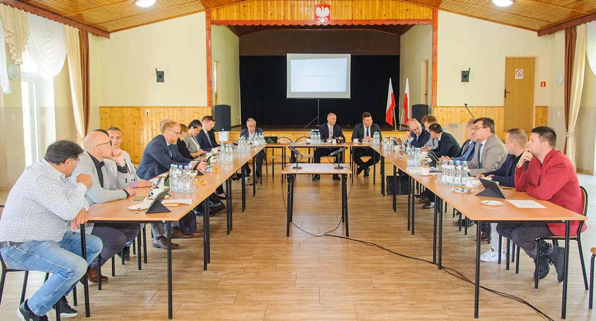 Prawo do informacji publicznej, a opór radnych przed nagrywaniem komisji