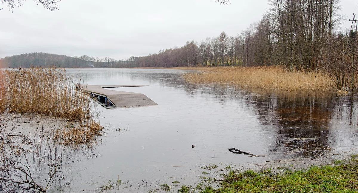 Pomost został zalany. Wody Polskie zbadają sprawę