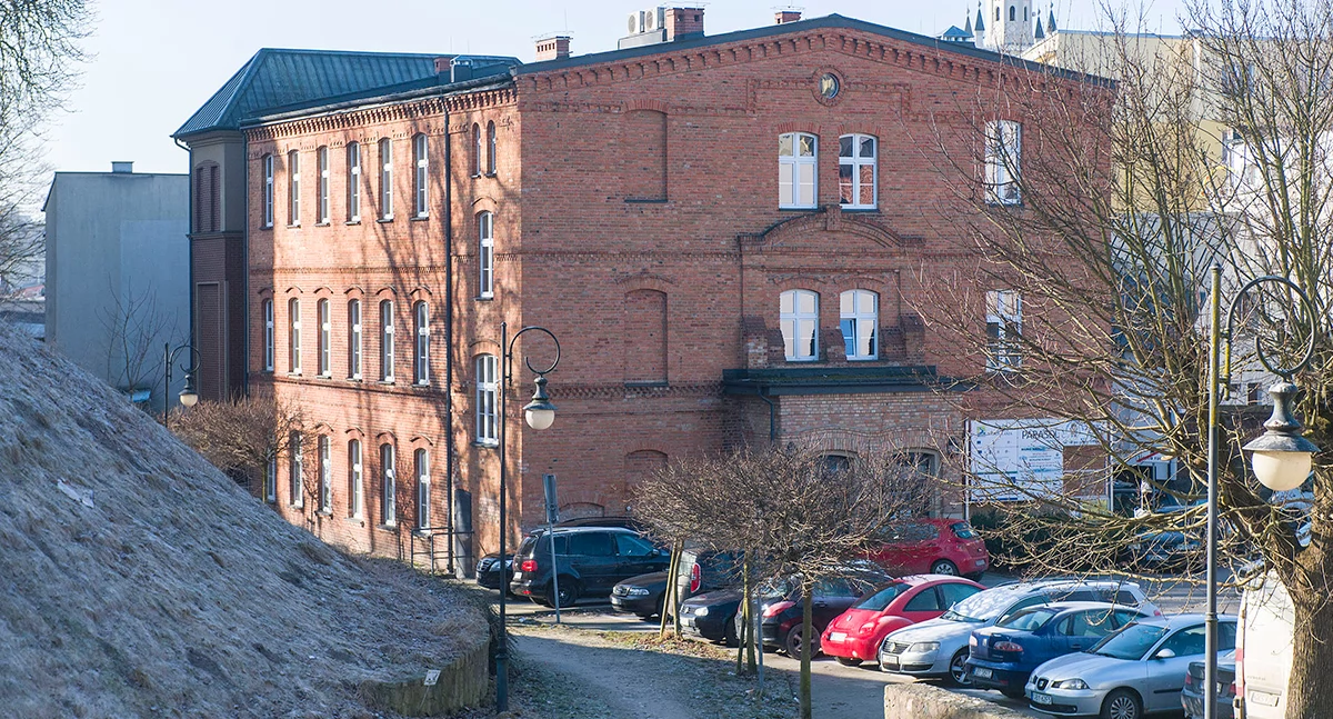 Burmistrz pyta mieszkańców o to, komu wynająć budynek
