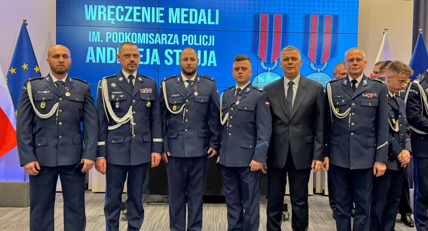 Bytowski policjant z odznaczeniem od ministra Siemoniaka
