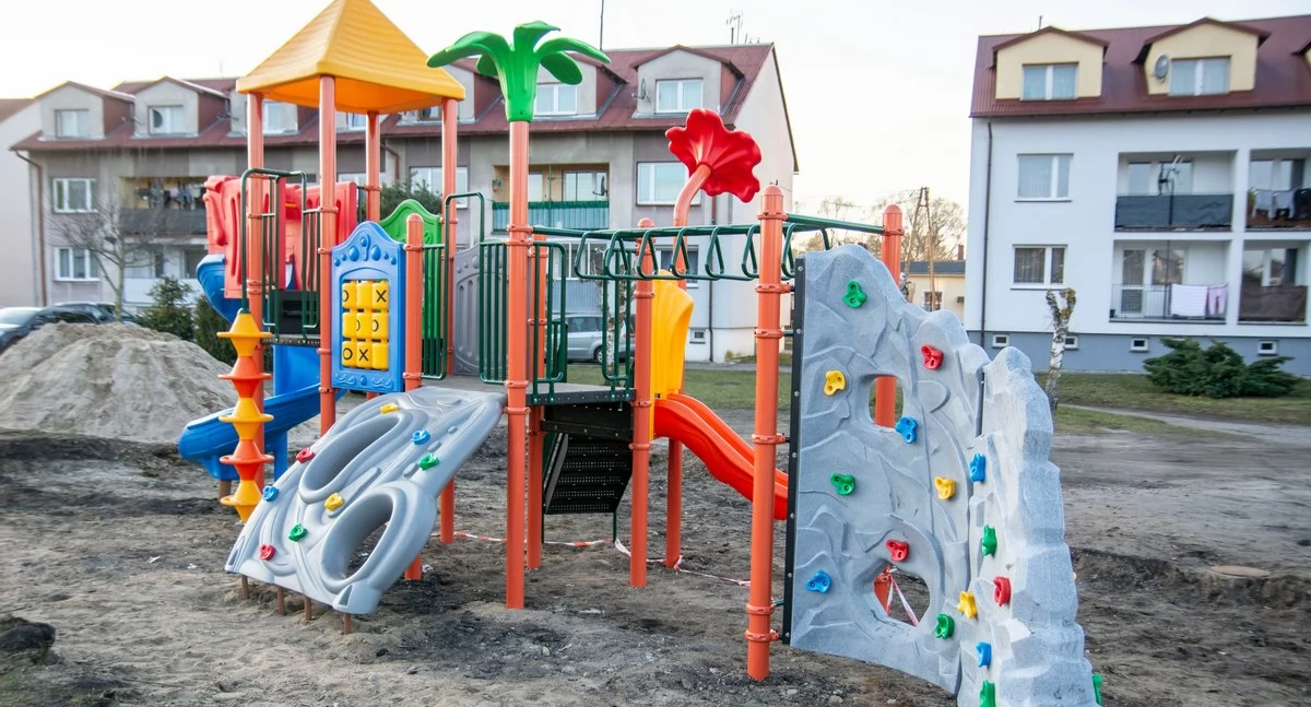 Smocze urządzenia zabawowe już są, ale plac jeszcze nieczynny