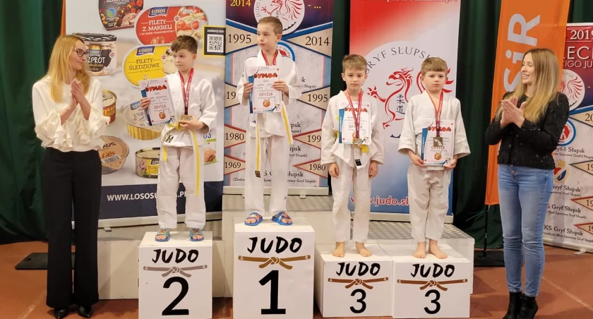 Bytowskie Pantery widoczne na słupskich matach