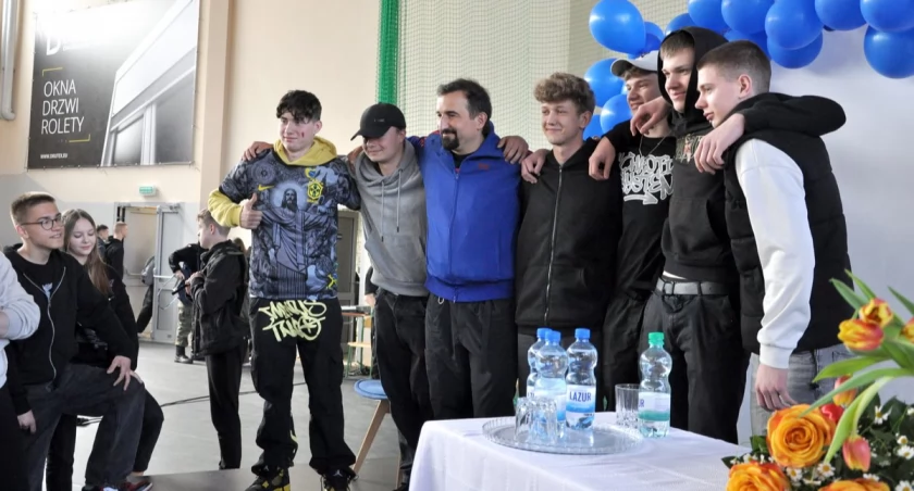 Bez ogródek o uzależnieniach. Misiek Koterski spotkał się z młodzieżą
