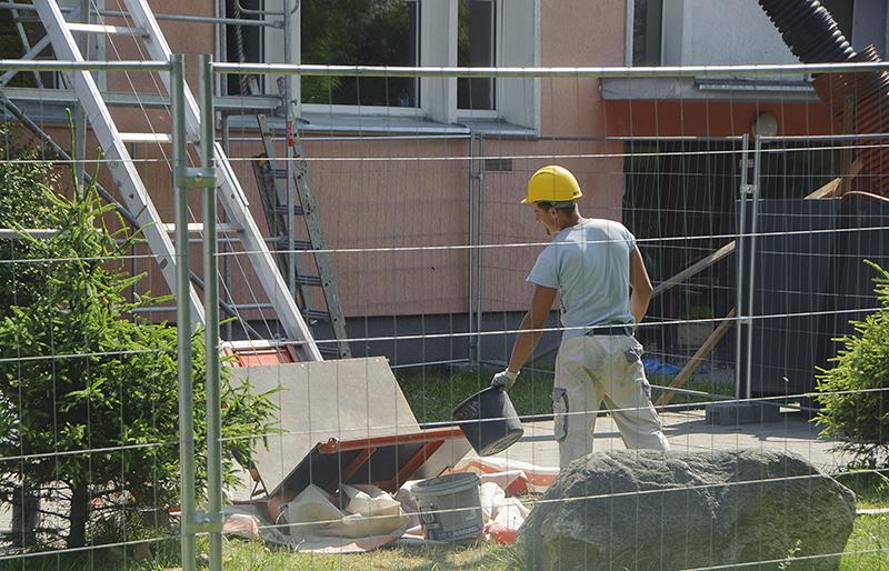 Mają się uwinąć do końca wakacji