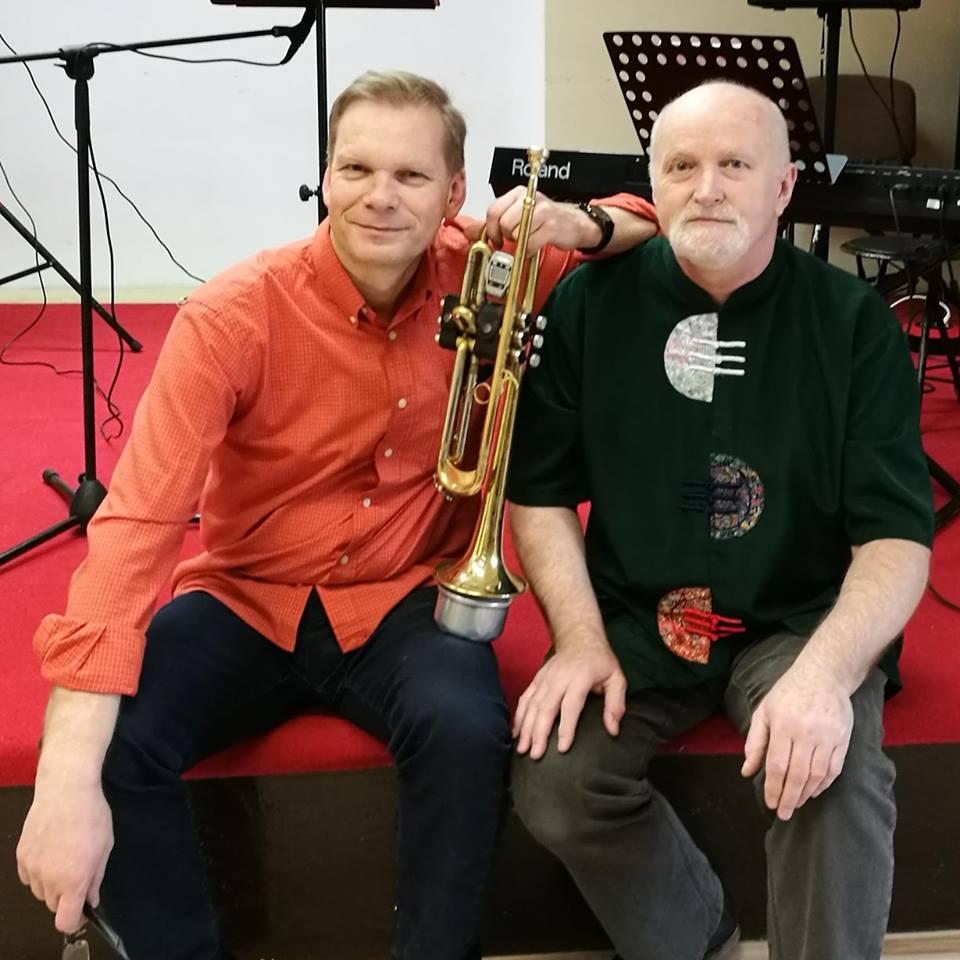 Trębacz i pianista w duecie