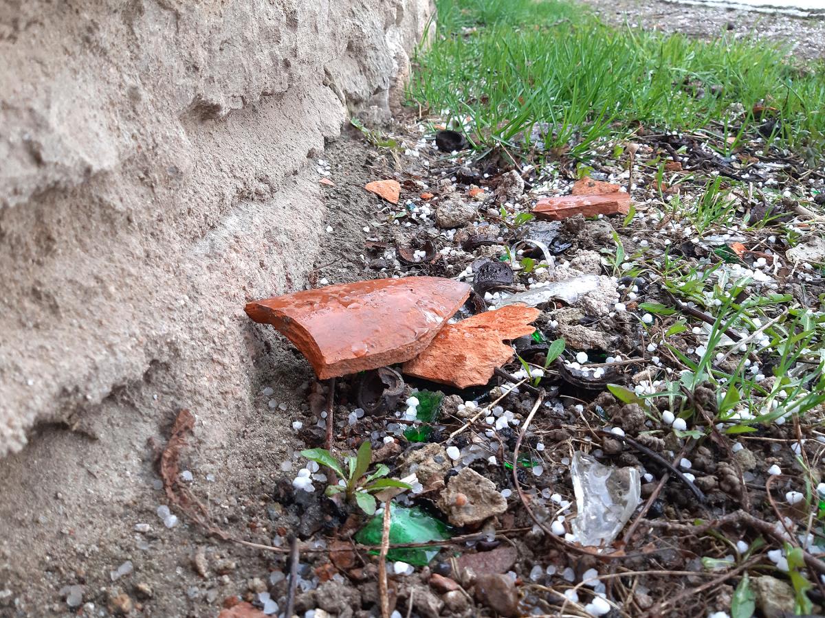 Uwaga, lecą z dachu!