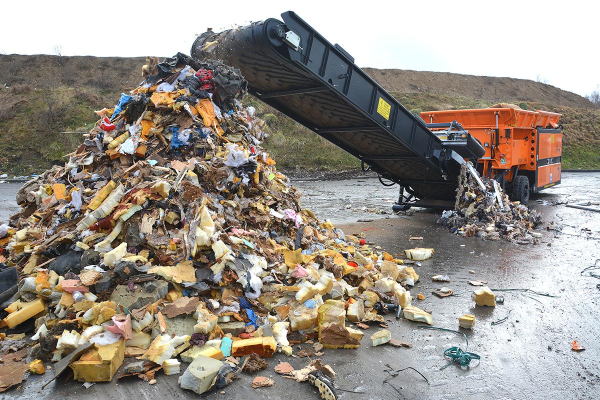 Szafę i tapczan zamienią w trociny