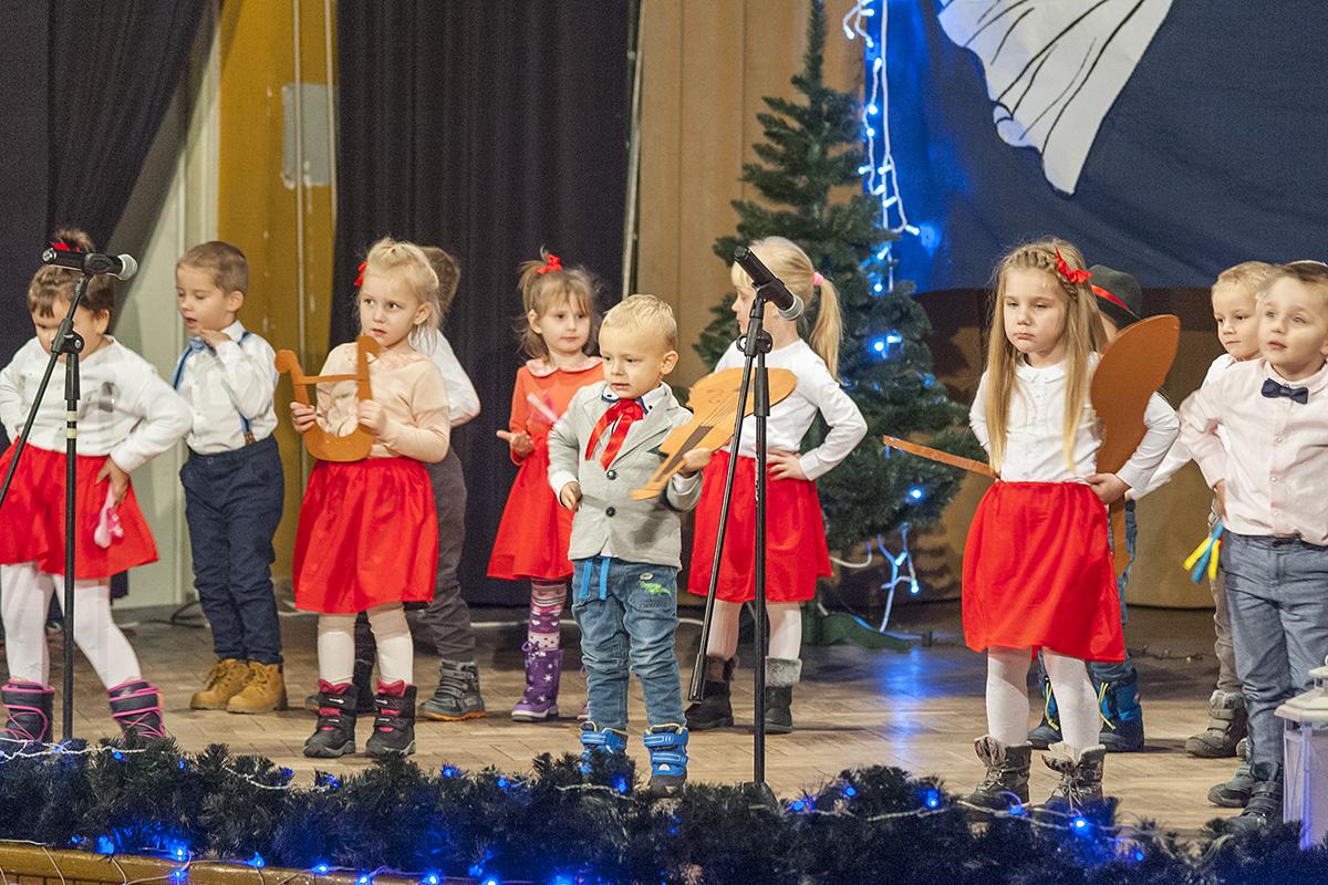Świąteczny pokaz przedszkolaków [GALERIA]