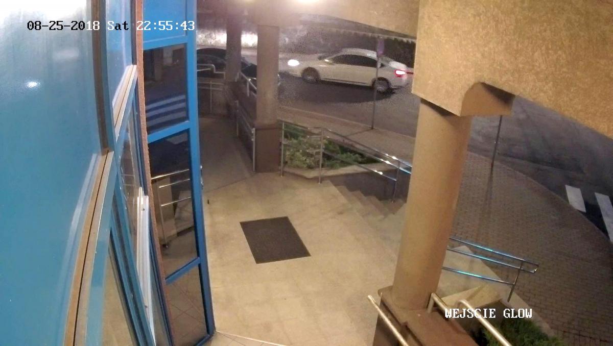 Rozpoznajesz mężczyzn z nagrania? Powiadom policję!