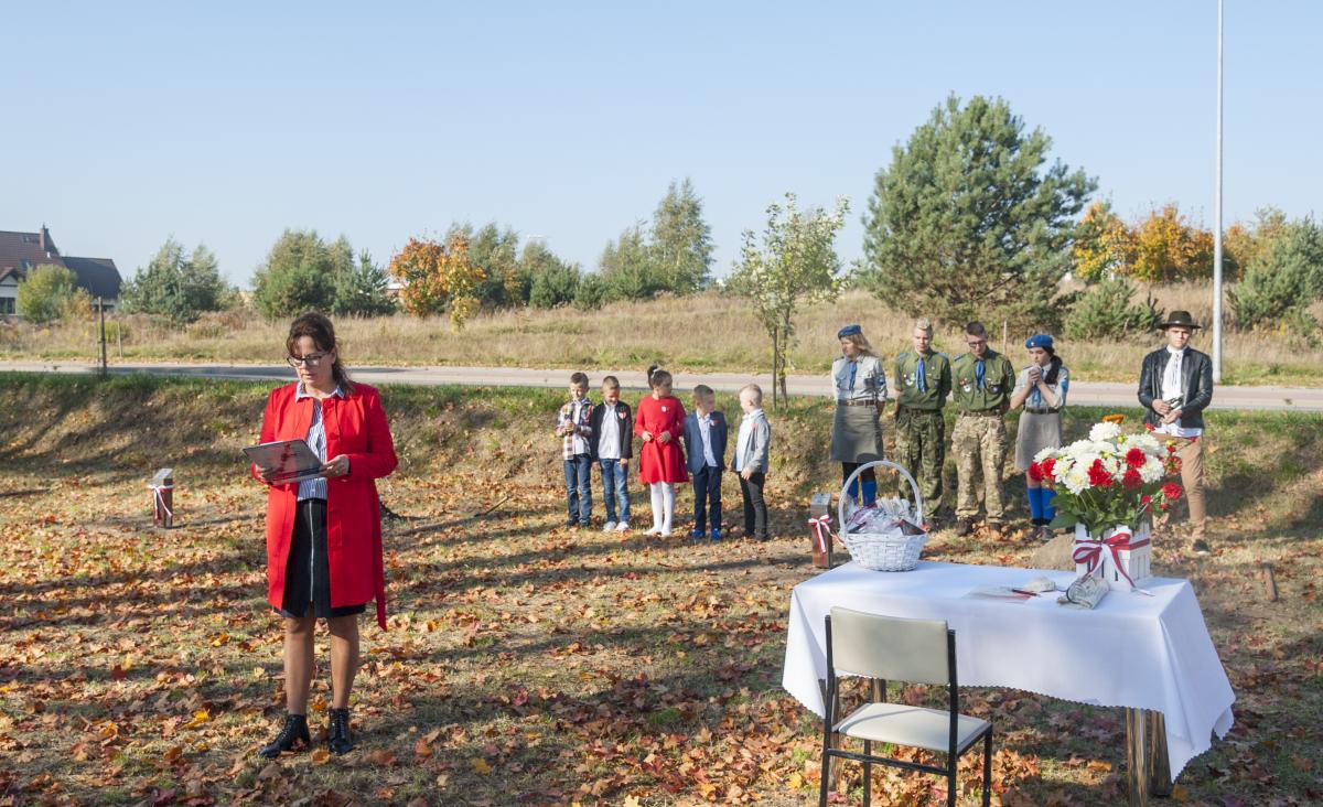 Rzepnica zasadziła dęby