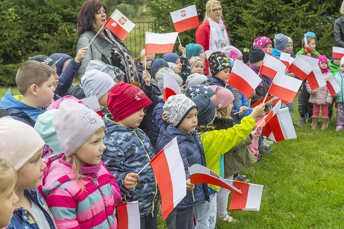 Przedszkolaki zasadziły dąb [FILM+GALERIA]