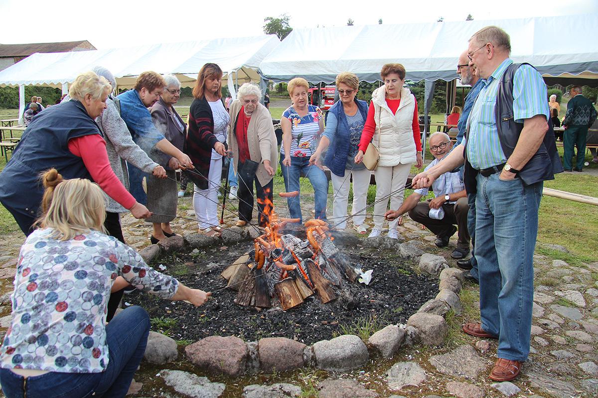 Piknik, spotkania i porady dla seniorów