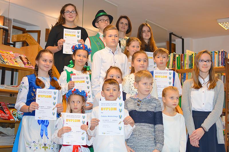 Czytały mama i córka