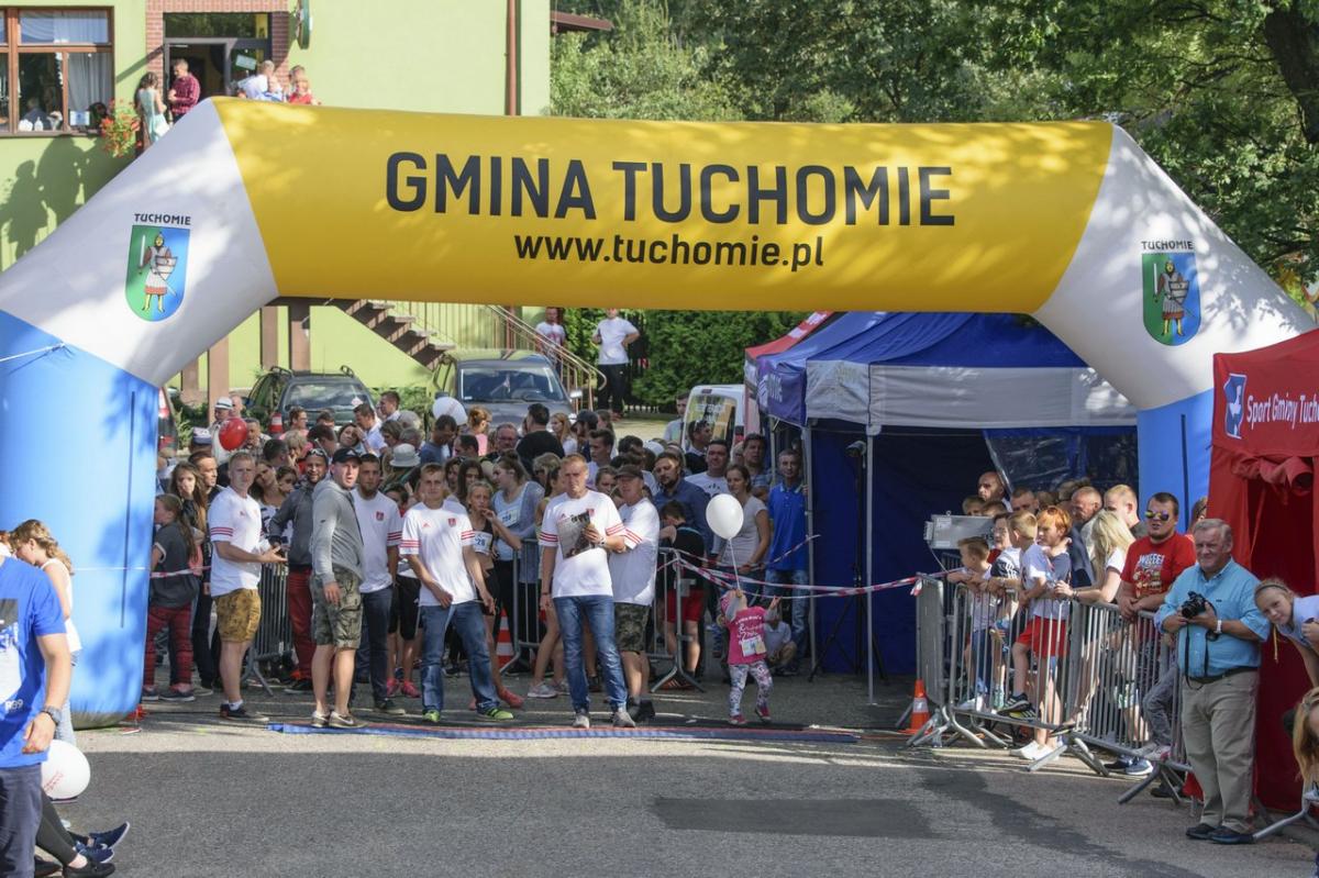 Sport, zabawa i pomoc chłopcu
