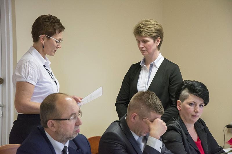 Stara szkoła i drogi