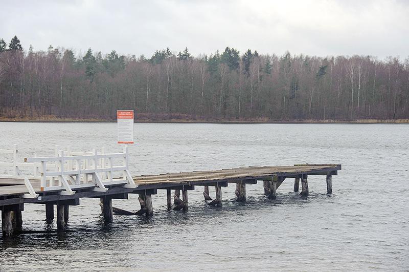 Remontują pomost nad Jeleniem