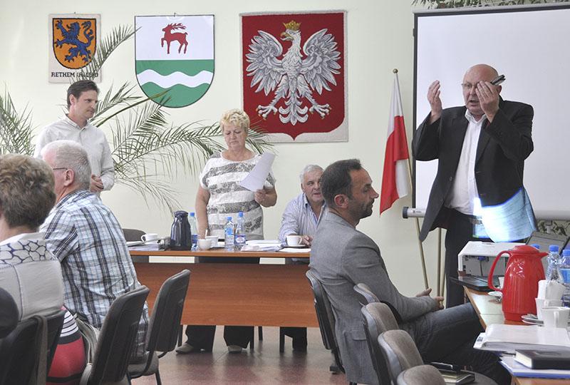 Wójt odwołuje i oskarża