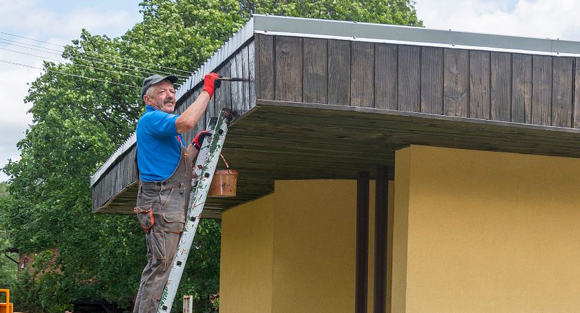 Odnawianie przystanku w Łupawsku