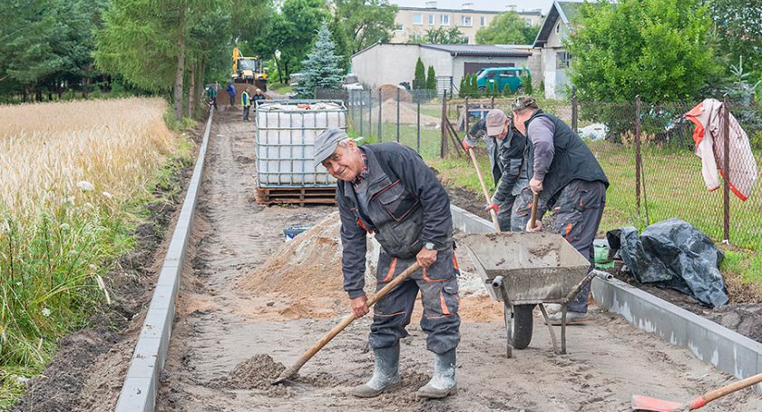 Budowa ul. Jabłoniowej w Czarnej Dąbrówce