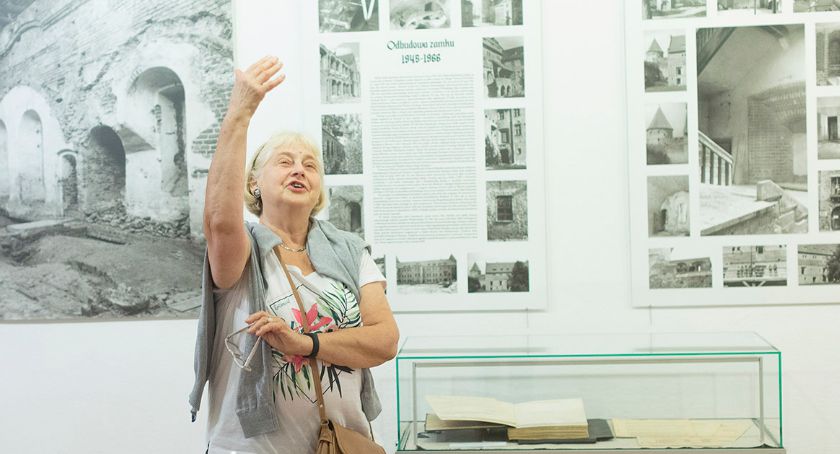 Wystawa o historii odbudowy bytowskiego zamku