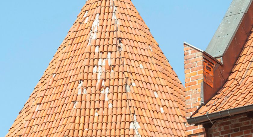 Nowe dachówki na Baszcie Młyńskiej