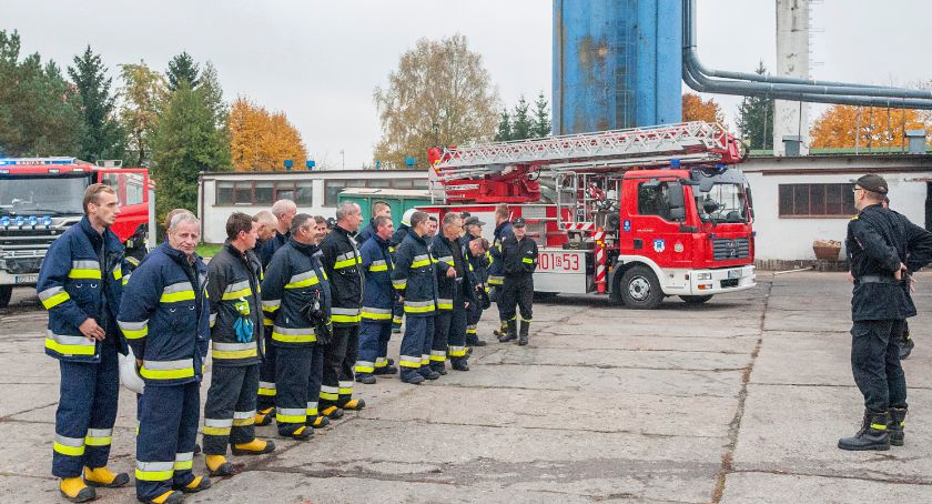 Ćwiczenia strażaków w Jezierzu