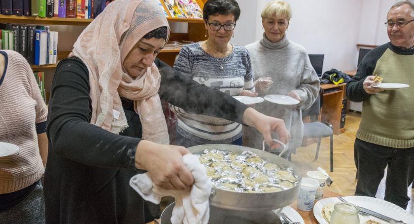 Z życia uchodźcy w Polsce od kuchni. Spotkanie z Khedi Aielvą