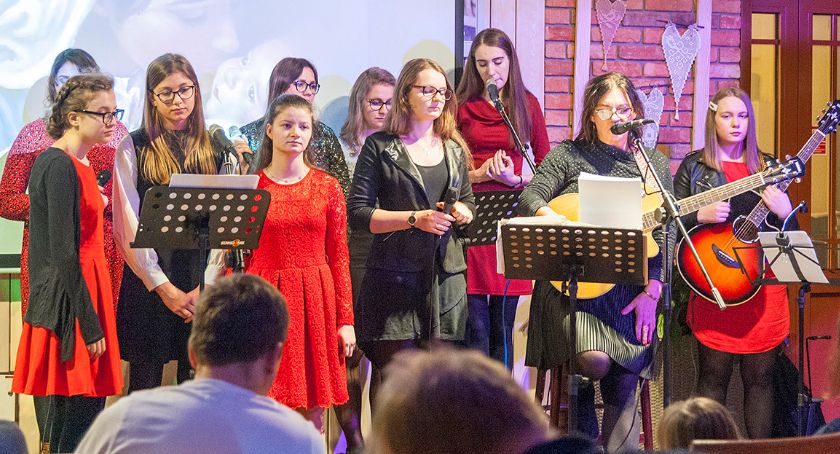 Anioły Nadziei kolędowały w „Jasiu Kowalskim”