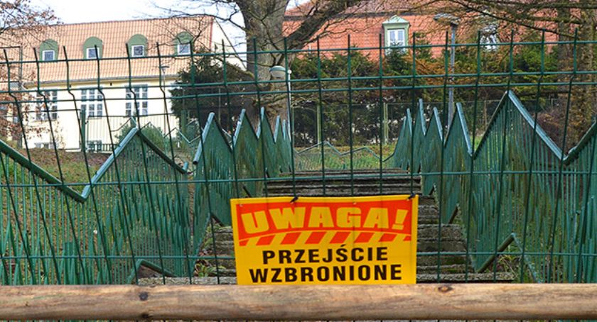 Schody prowadzące do ZSP w Bytowie niebezpieczne?