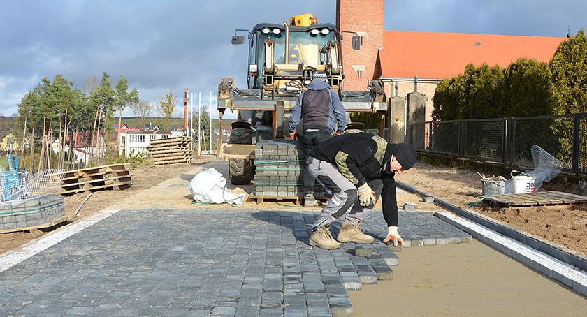 Droga w Zapceniu z polbruku