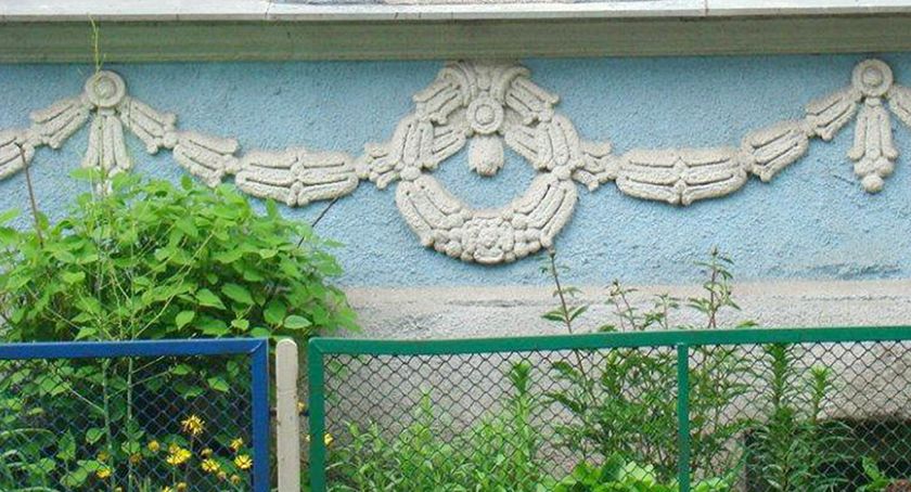 Dekoracje przyrodnicze na budynkach w Bytowie