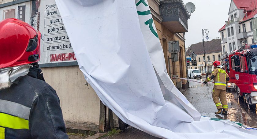 Billboard zablokował przejście