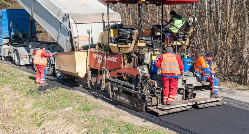 Remont drogi pomiędzy Tuchomiem a Ciemnem