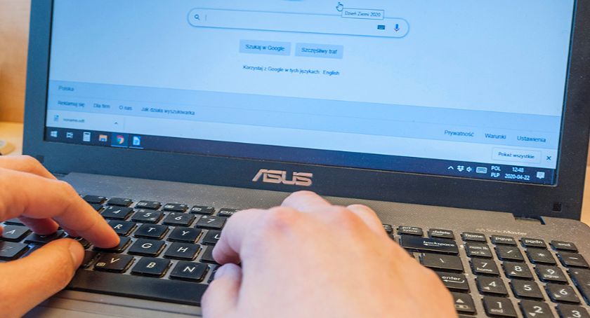 Fundacja Inspirujące Przykłady pomoże w dostarczeniu komputerów dla uczniów