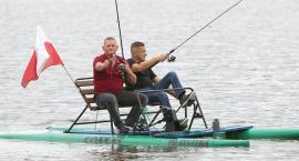 „Sołecki patrol” w Żukówku, czyli rowerek wodny w akcji