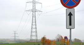 Znaki zakazu zatrzymywania się i postoju pod linią wysokiego napięcia Gdańsk-Żydowo