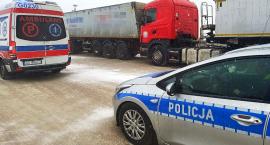 Wypadek w Ostrowitem. Mężczyzna przygnieciony przez samochód ciężarowy