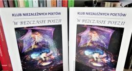 „W bezczasie poezji” antologia z wierszami Jarosława Juchniewicza