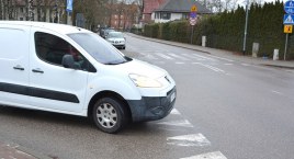 To tylko kwestia czasu, kiedy dojdzie tam do wypadku. Problem z parkingiem wzdłuż ul. Mierosławskiego w Bytowie