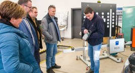 Przyrząd do kalibracji kamer i radarów stanął w Powiatowym Centrum Edukacji Zawodowej w Bytowie