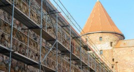 Mur kurtynowy na bytowskim zamku do remontu