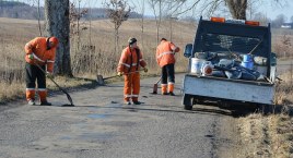 Wiosenne łatanie dziur na bytowskich drogach 
