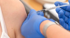Bezpłatne szczepienia przeciwko wirusowi brodawczaka ludzkiego HPV, jednak nie we wszystkich gminach 