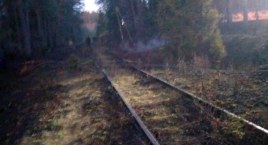 Pożar 2 ha lasu w okolicy Jutrzenki. Przyczyną kradzież szyn kolejowych