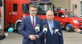 Wsparcie dla bytowskich strażaków. Konferencja Piotra Müllera w Bytowie