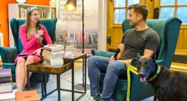 Dla pisania rzucił pracę w banku. Spotkanie z Jackiem Małeckim w Bibliotece Miejskiej w Bytowie