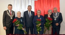 Uroczysta sesja Rady Miejskiej. Wręczono odznaki honorowe gminy Bytów