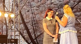 „Rapòrt ò swiãti pòezje z bezdomôcégò zómkù” - wiérzt Hanë Makùrôt
