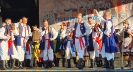 Kaszubski taniec i na scenie, i na weselu