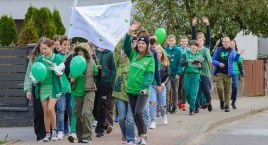 Uczniowie Zespołu Szkół w Borzytuchomiu zorganizowali marsz solidarności z osobami cierpiącymi na Mózgowe Porażenie Dziecięce